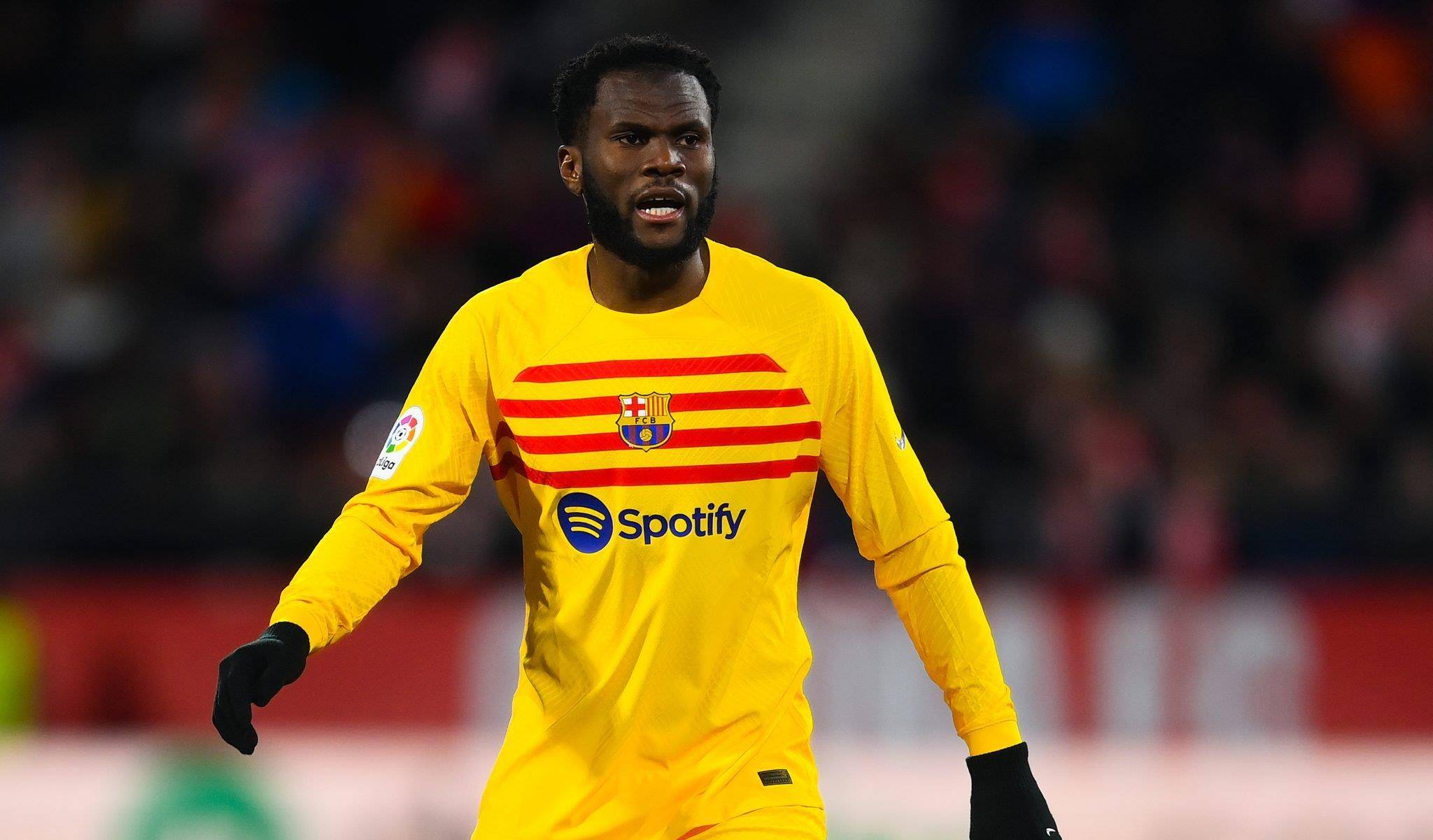 今晚意甲传出新动向；巴塞罗那队长鼓劲；管理层表态——球迷炸锅；临场指挥获称赞的简单介绍