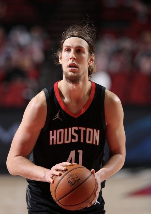 包含底特律活塞内部会议纪要流出：窗口期防线松动，NBA总决赛使命明确，赛程密集仍需轮换的词条