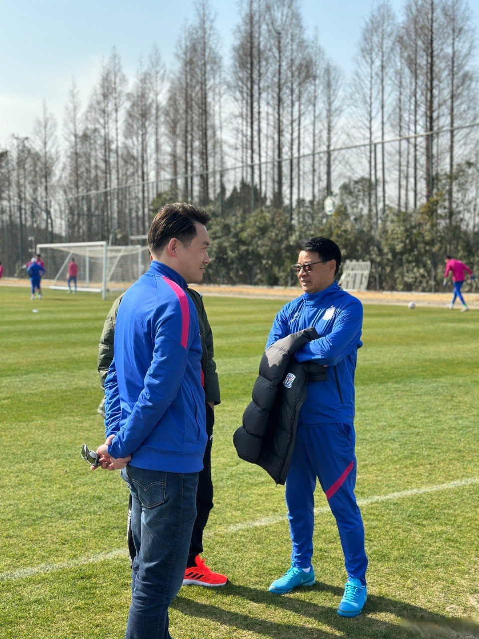 上海申花训练开放日，今夜回应争议引欢呼，国王杯在即，细节决定成败(上海申花足球最新消息今天最新消息)