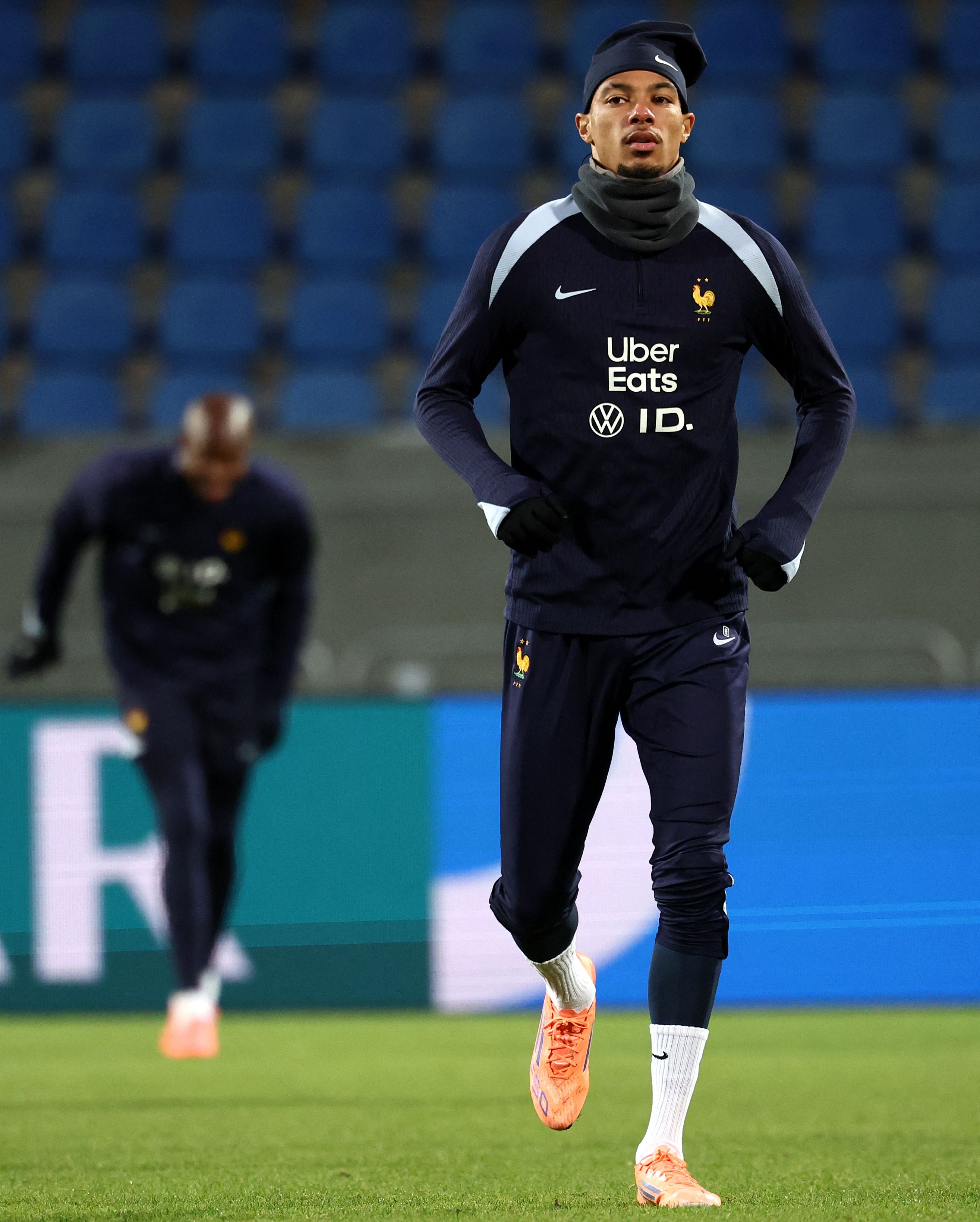 包含马赛发布备战花絮，转会期造点机会，法甲任务艰巨，赛季目标并未改变的词条