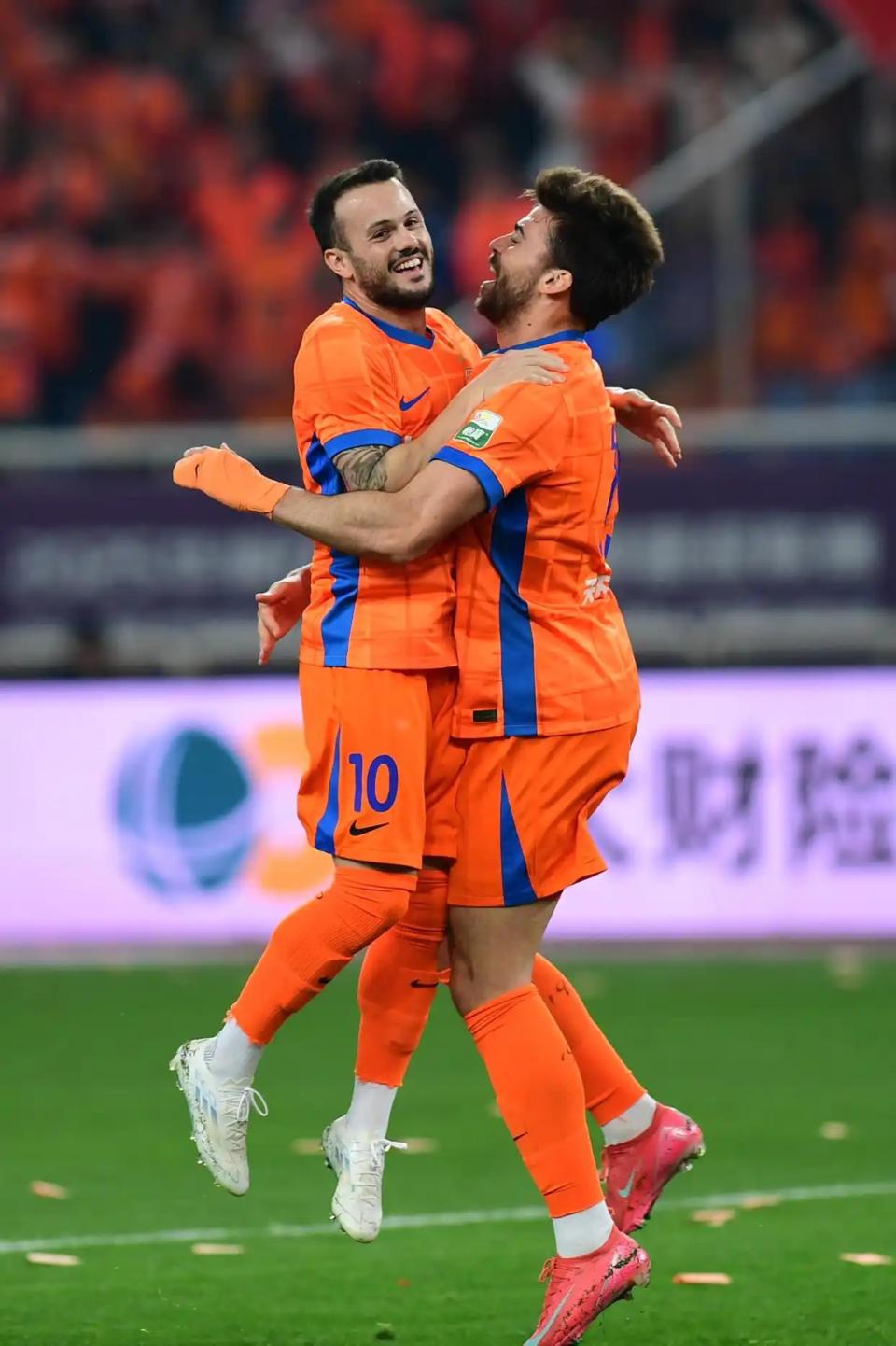 这也行？今晚山东泰山调整名单以备意甲西亚卡姆与40激战SKT分钟，国际比赛日阿斯顿维拉备战意大利杯的简单介绍